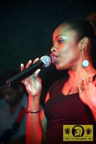 Aisha Davis (Jam) Yaam am Ostbahnhof Berlin  13. November 2007 (5).jpg